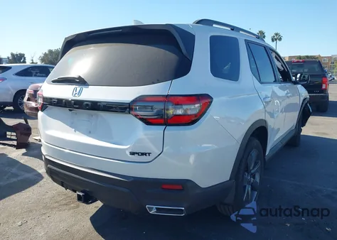 2025 Honda Pilot Sport из США, поврежденный, VIN 5FNYG2H3XSB001489